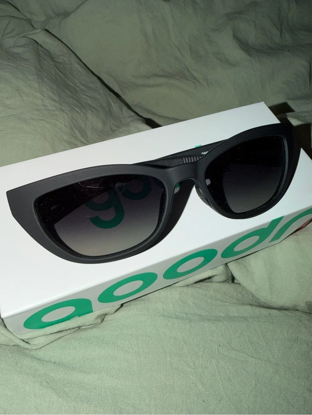 Classic Women’s Black Cat-Eye Sunglasses